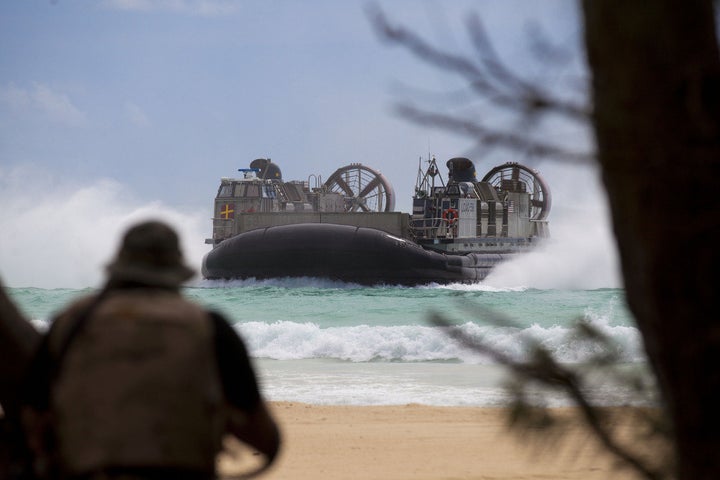 A Landing Craft Air Cushion (LCAC), embarked from the USS Rushmore, prepares to land at Marine Corps Base Hawaii in Kaneohe B