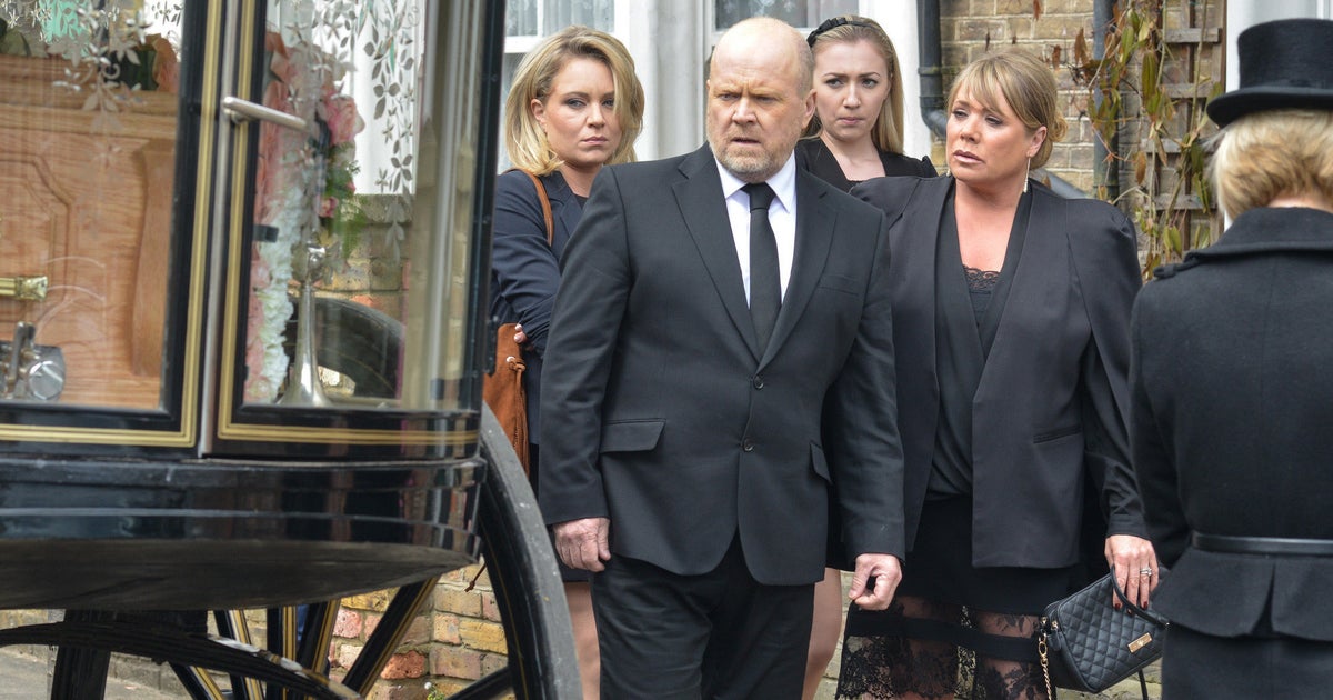 ‘EastEnders’ Spoilers Peggy Mitchell’s Funeral Arrives, But Will Her