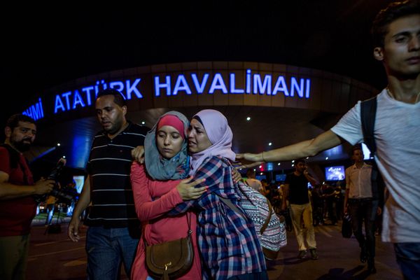 i         /Passengers leave the airport after the attack.