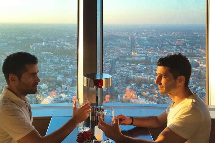 Romance at 207 metres in the sky