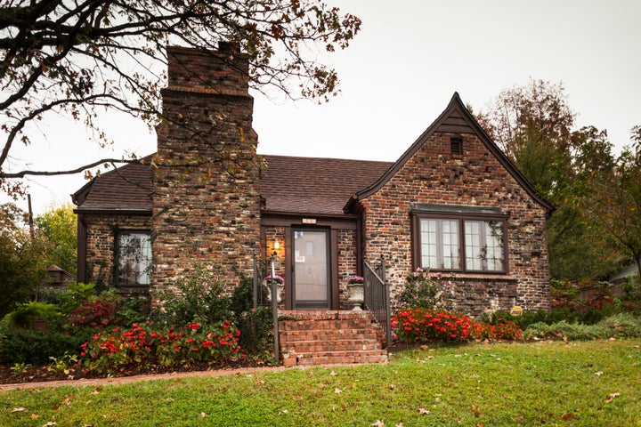 This is the home where the Clintons lived and wed, located at 930 W. Clinton Drive (formerly California Drive) in Fayetteville, Arkansas.