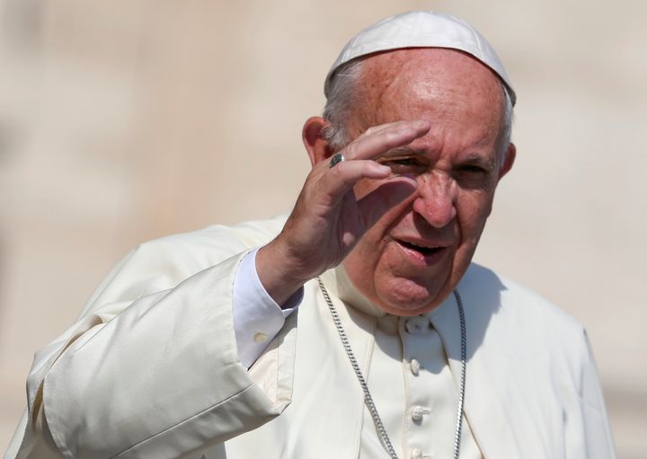 Pope Francis criticized countries that support peace in Syria while supplying warring parties with weapons and ammunition.