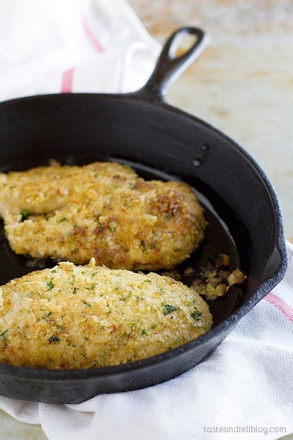 Potato chip chicken in a frying pan.