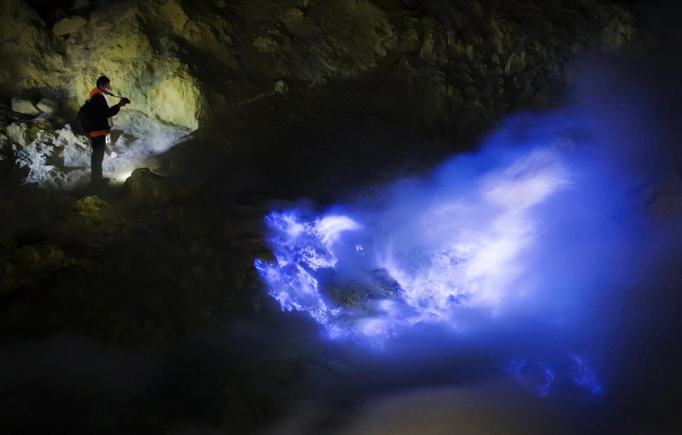 Volcano Spews Blue Fire While Sulfur Miners Work Feet Away | HuffPost ...