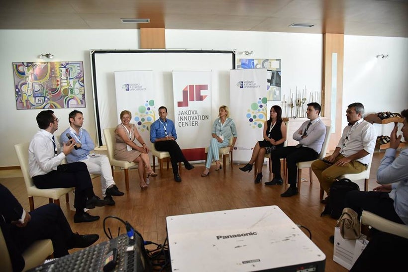 <i>Panel discussion on supporting entrepreneurship in Kosovo with leaders from government, donors and business community, mod