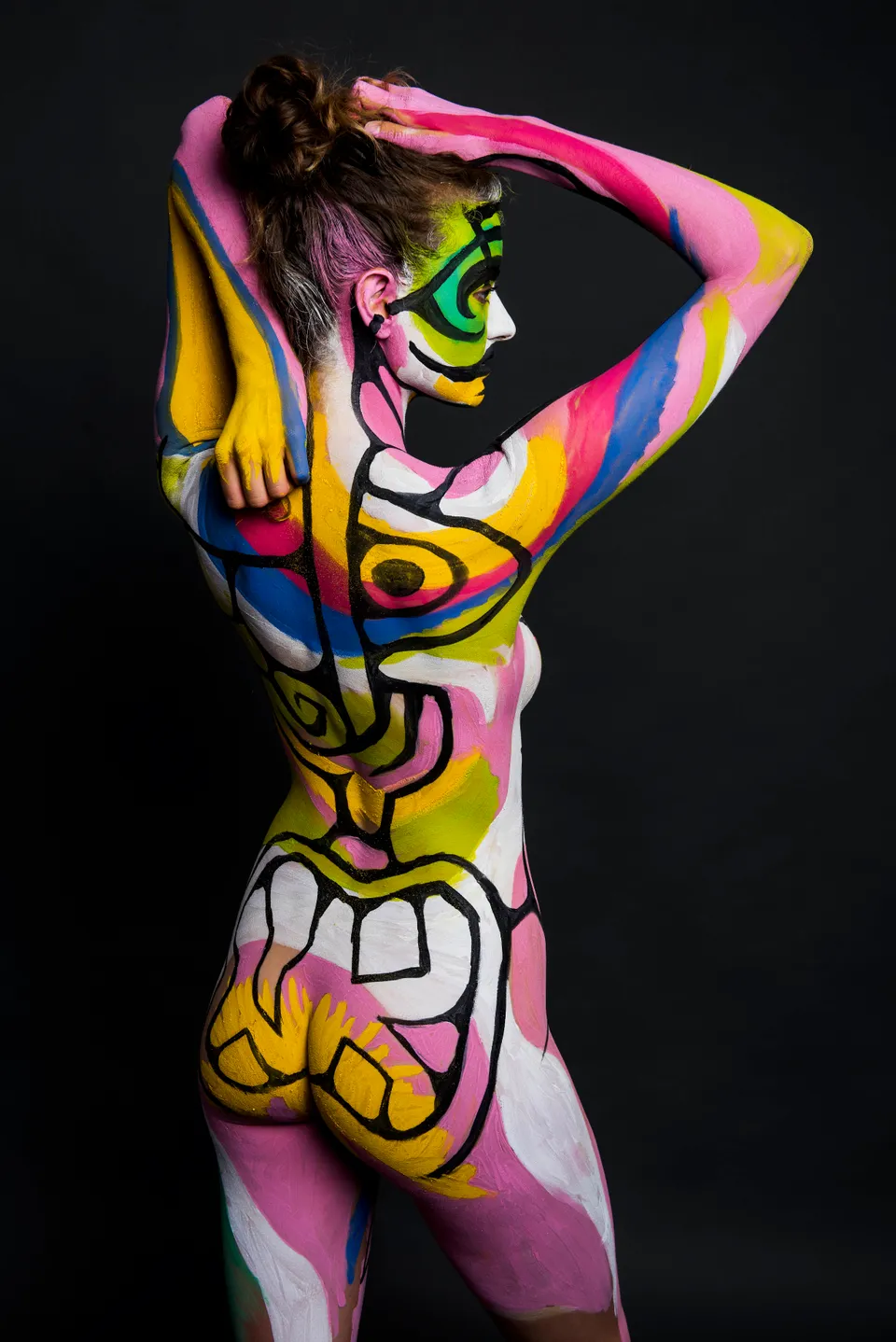 This Is What It's Like To Strip And Get Body Painted For The First Time  (NSFW)