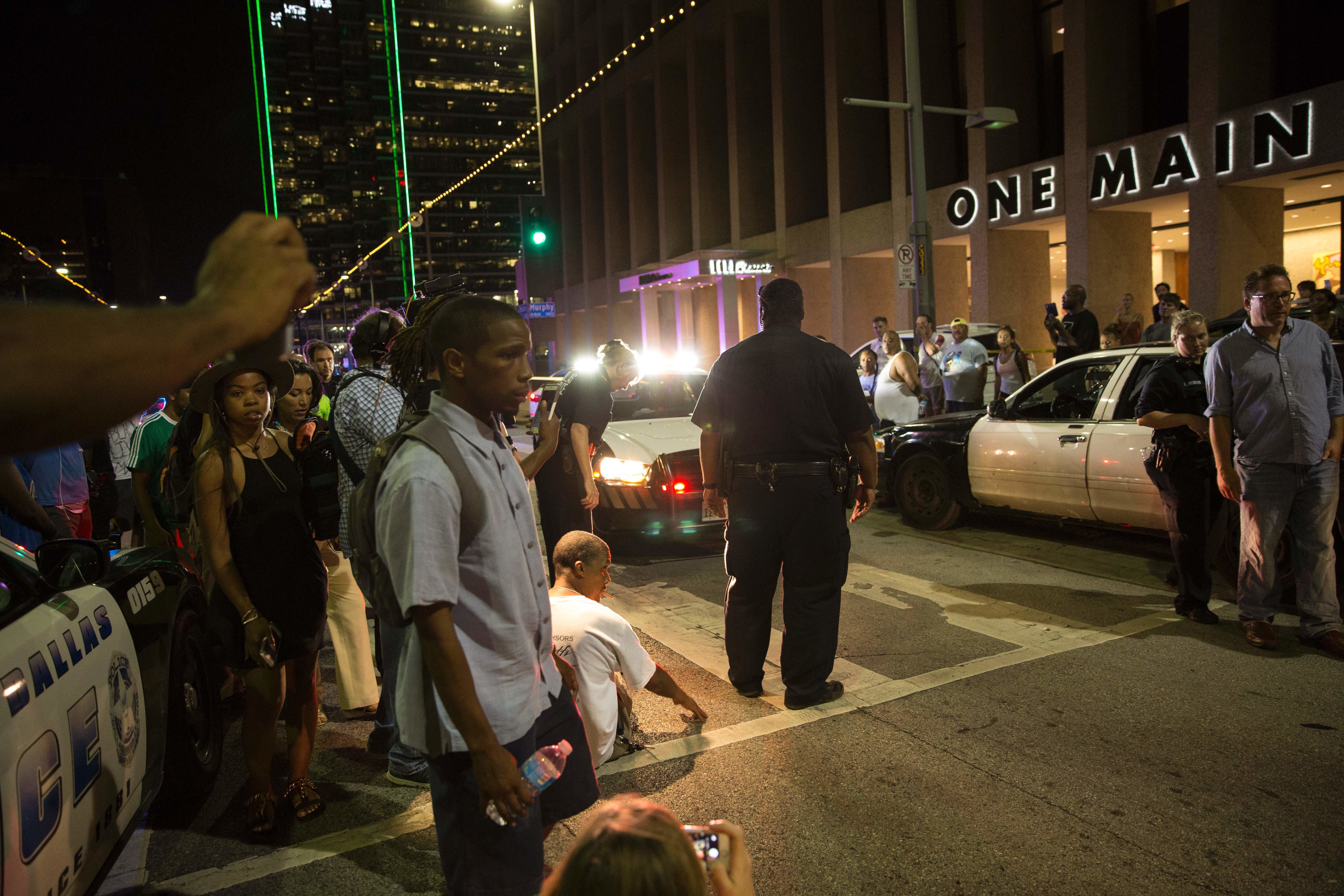 Dallas Police Shooting: Shocked Eyewitnesses Says 'Oh My God, There's ...