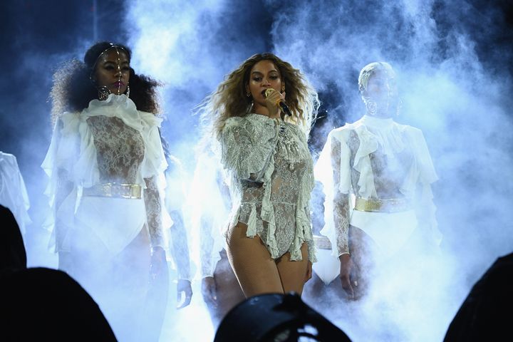Beyoncé, who was born in Houston, Texas, has posted a video on Instagram showing the American flag and the names of the police officers who died in the Dallas attack. 