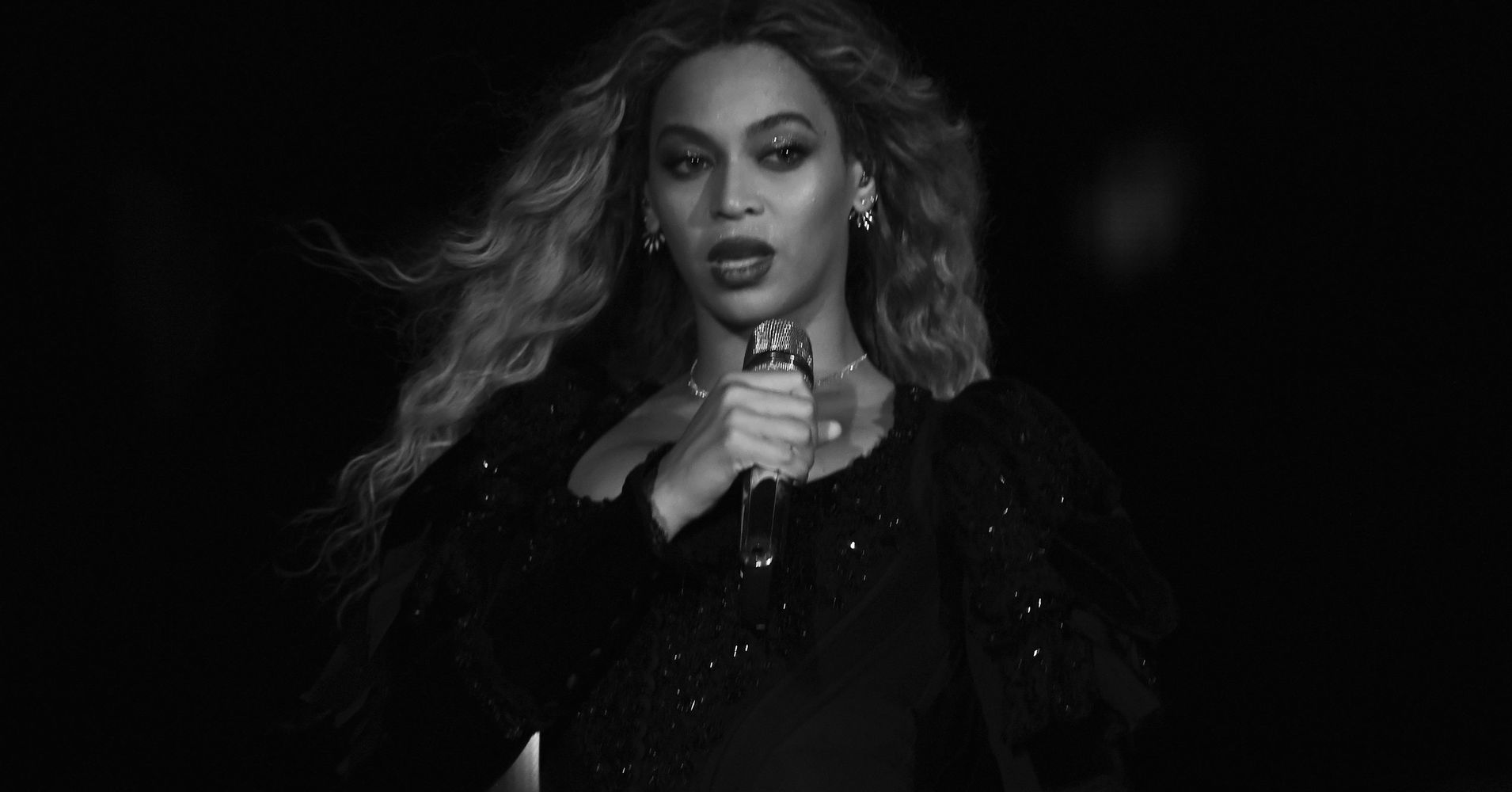 Beyoncé Calls For Calm After Dallas: 'No Violence Will Create Peace ...