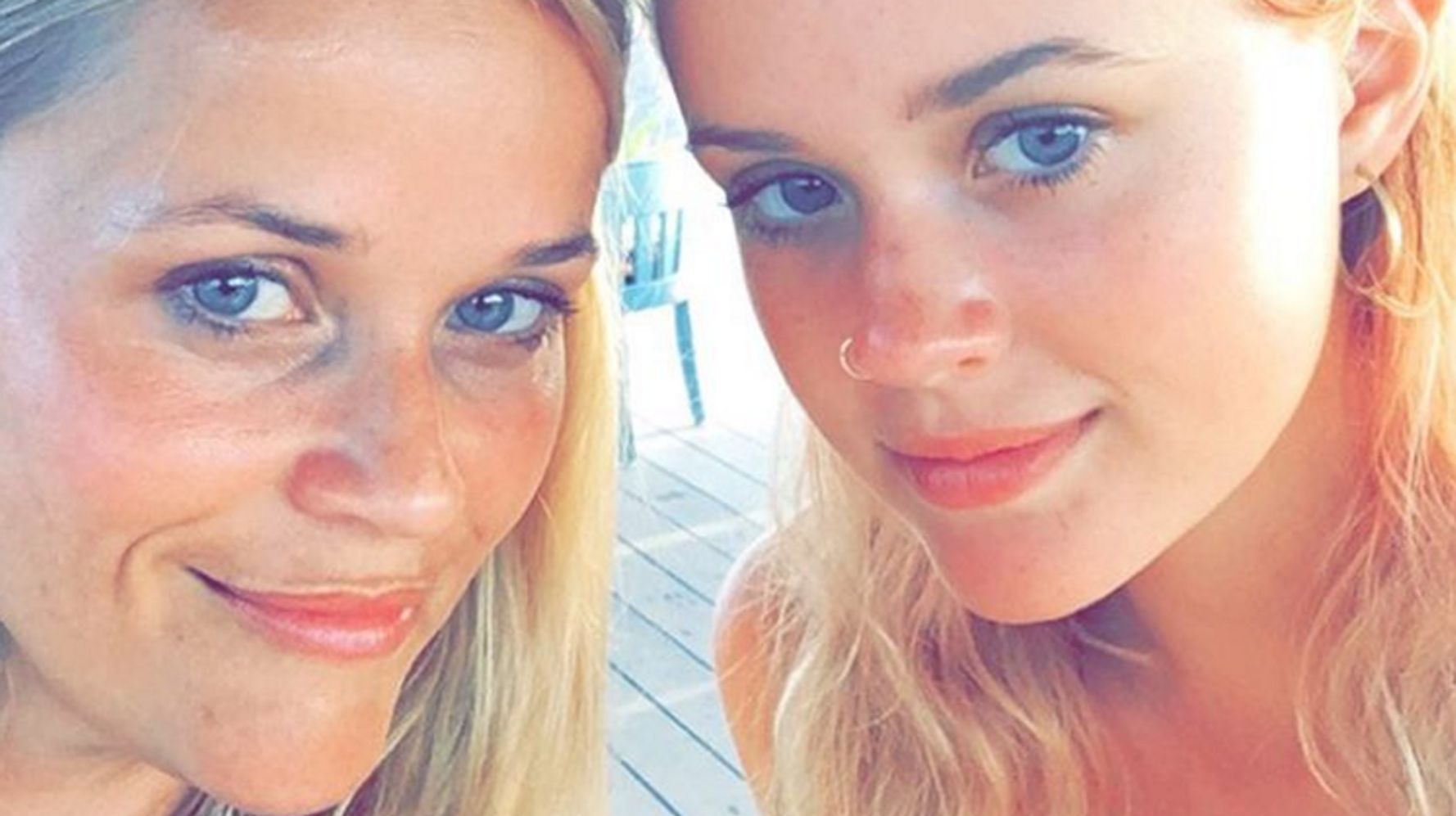 Reese Witherspoon S Daughter Is Basically Her Clone In This Selfie Huffpost