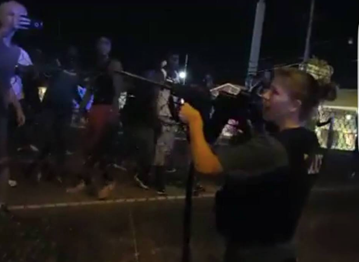 HuffPost reporter David Lohr captured a female Baton Rouge police officer pointing her weapon at protesters.