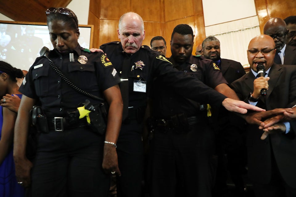 Black, White Police Officers Join Hands In Prayer In Dallas | HuffPost ...