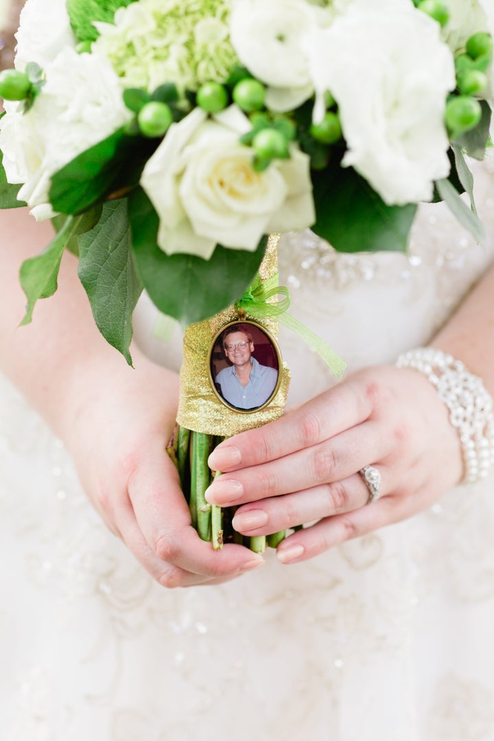 Maggie honored her father, who passed away in 2013, by hanging a photo of him on her bouquet.