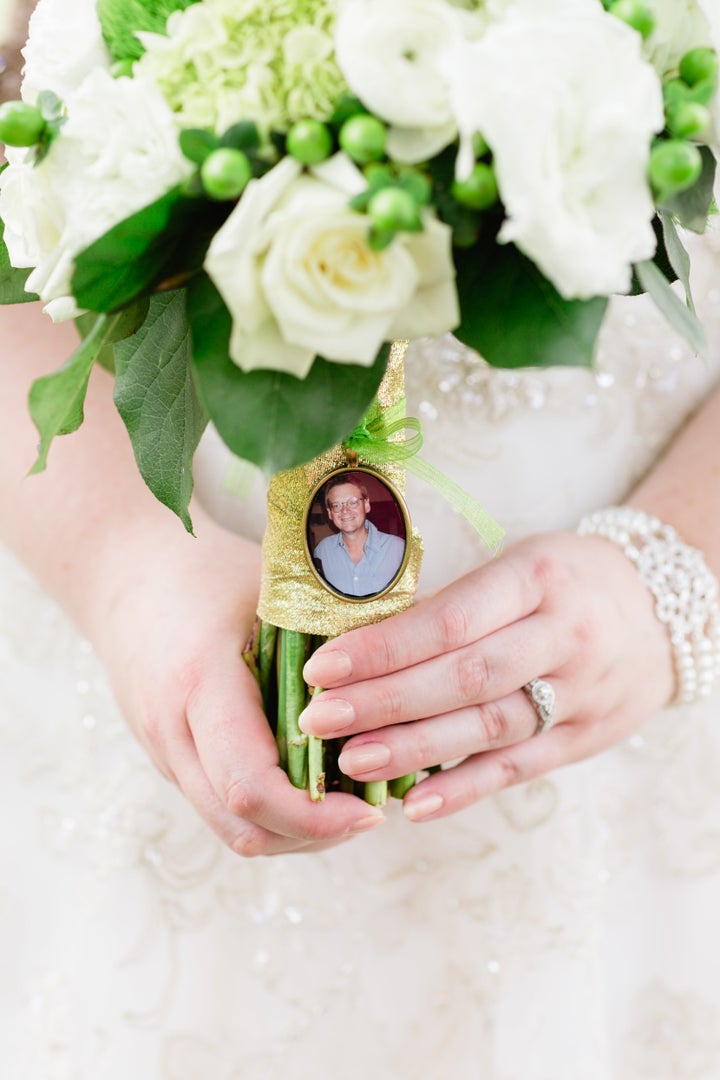 Maggie honored her father, who passed away in 2013, by hanging a photo of him on her bouquet. 