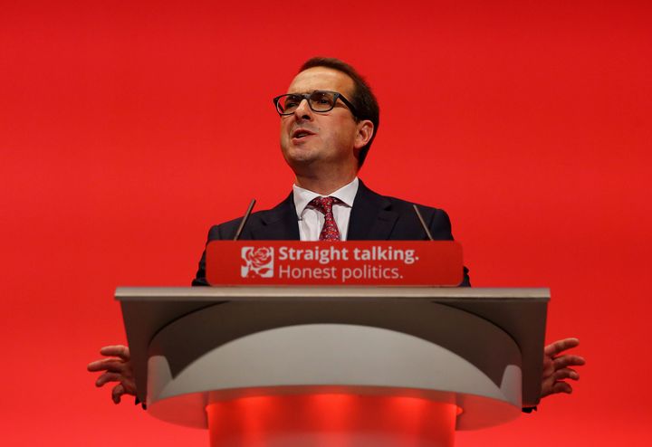 Owen Smith claimed there had been a 'dramatic collapse of faith and confidence' in Jeremy Corbyn