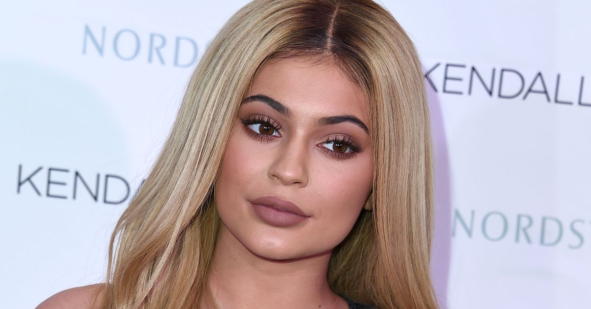 Kylie Jenners Makeup Tutorial Reveals Shes Human After All Huffpost Life 