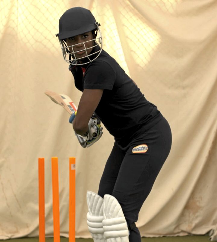 <strong>Denise has turned her hand to women's cricket for Sporting Starts</strong>