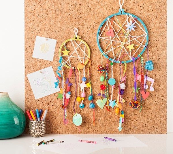 Making dreamcatchers are a great way to have family fun and rid summertime boredom