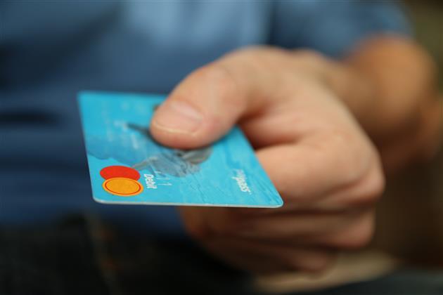 <p>Advertisers know you'll eventually pull out your credit card.</p>