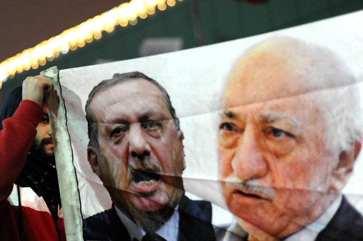 A poster from 2013 with side-by-side images of Recep Tayyip Erdogan and Fethullah Gülen. 