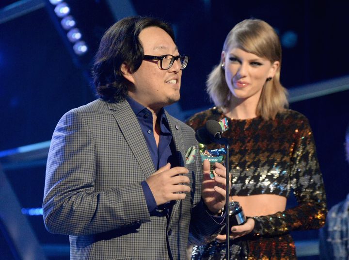 Taylor Swift and director Joseph Kahn at the 2015 MTV Video Music Awards on Aug. 30, 2015, in Los Angeles.