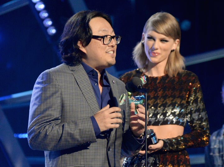 Taylor Swift and director Joseph Kahn at the 2015 MTV Video Music Awards on Aug. 30, 2015, in Los Angeles.