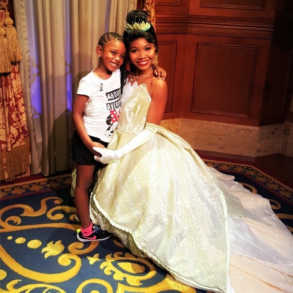 Makayla-Ola meets Princess Tiana. Note: Princess Tiana is located in Magic Kingdom, not at Akershus Royal Banquet Hall.