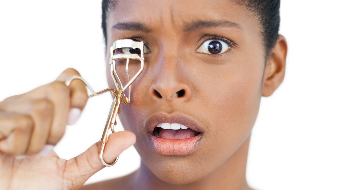This Is What Happens When You Sneeze While Curling Your Eyelashes