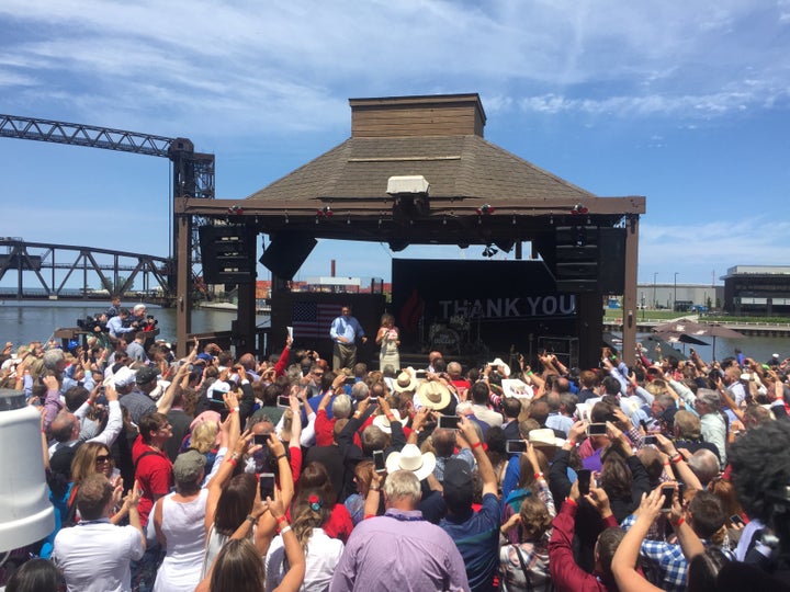 Ted Cruz and his wife, Heidi Cruz, thank their supporters in Cleveland.