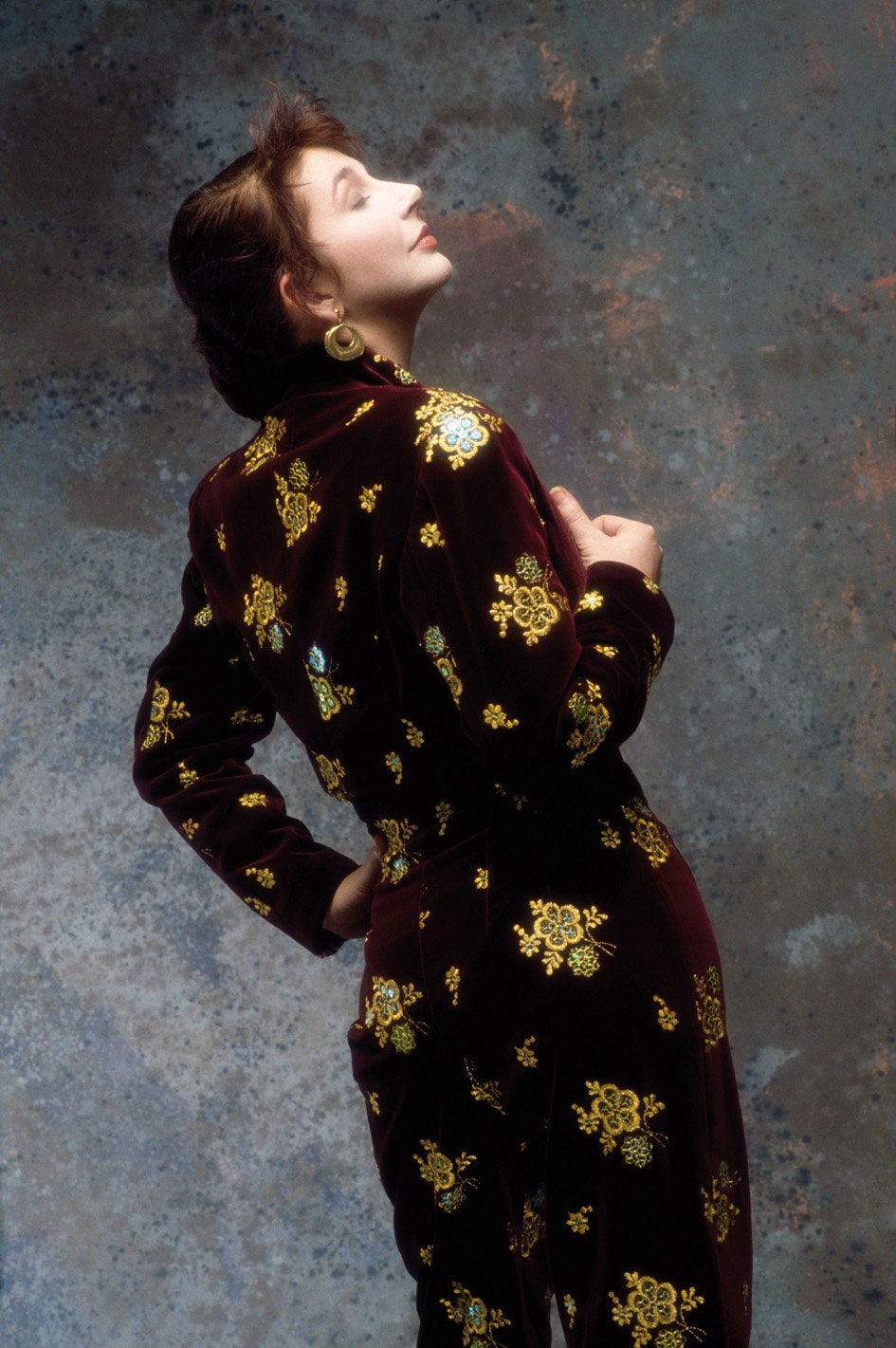 Unseen Kate Bush Photos Will Make You Want To Grow Your Hair And Escape To  A 17th Century Farmhouse | HuffPost Entertainment