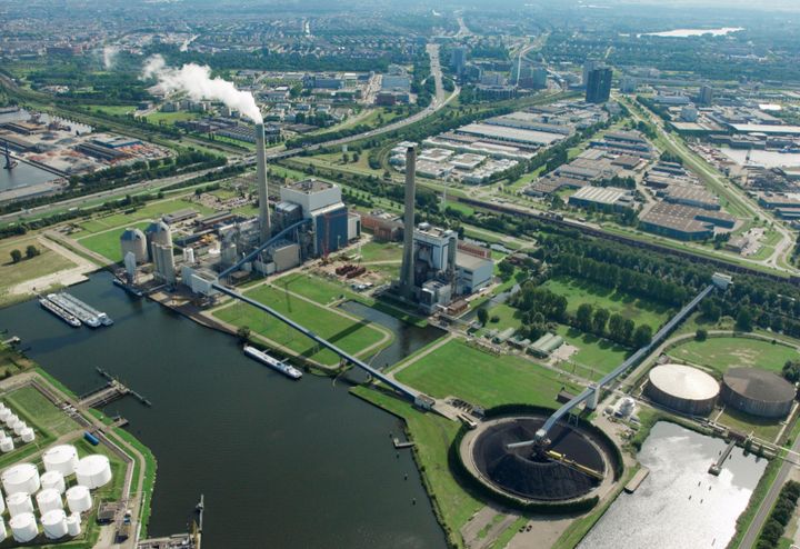 <em>N.V. Nuon Energy's 630 MW Hemweg coal power plant in Amsterdam, built in the 1990s, supplies energy to 3.1 million households. </em>