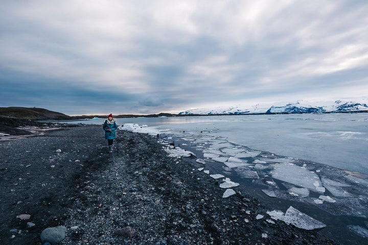 <p><a rel="nofollow" href="http://www.thetravelpockets.com/new-blog/2016/4/7-day-iceland-road-trip-itinerary" target="_blank">WALKING ALONG THE GLACIER LAGOON</a></p>