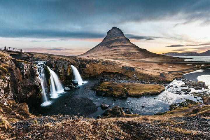 <p><a rel="nofollow" href="http://www.thetravelpockets.com/new-blog/2016/4/7-day-iceland-road-trip-itinerary" target="_blank">Kirkjufell</a></p>