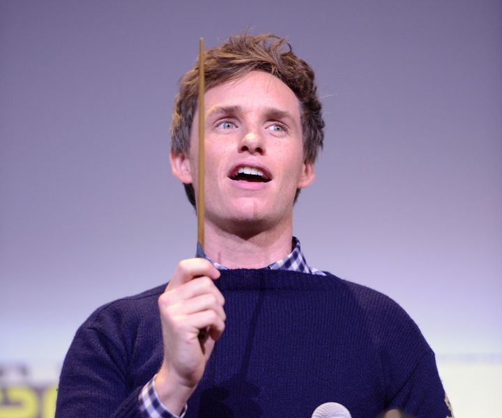 Eddie Redmayne led the crowd in casting a spell at San Diego Comic-Con on Saturday. 