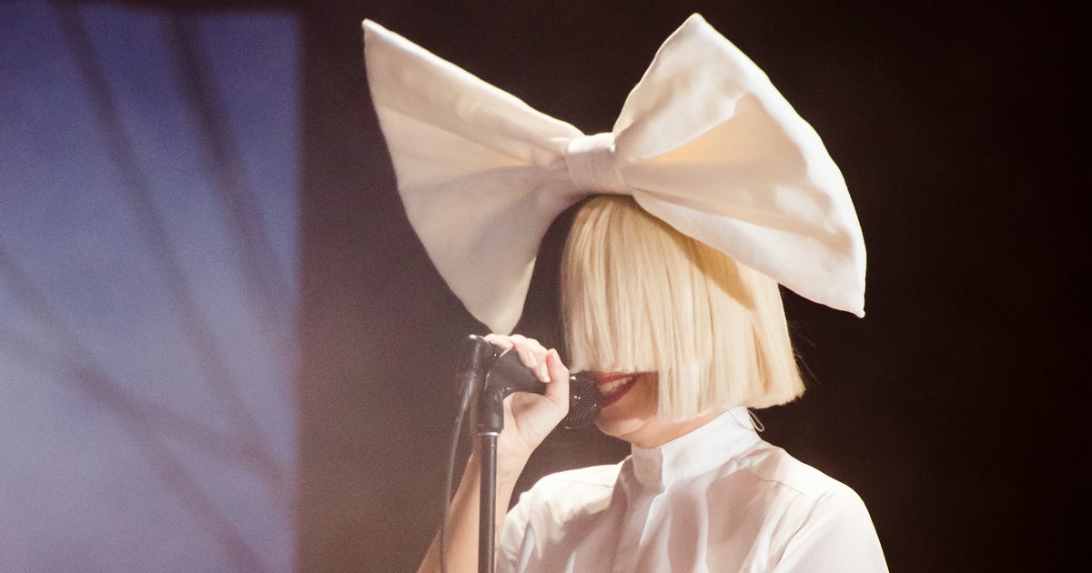 Как петь как сия. Sia 2010. Сиа австралийская певица. Как петь как сия. Сиа фото.