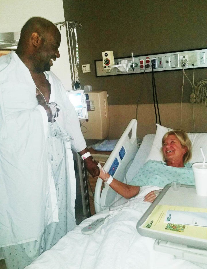 The judges, chatting in the hospital. 