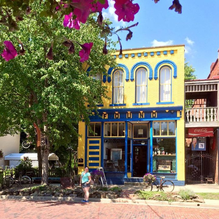 Christmas and Thanksgiving have become road trip traditions for us with cross country adventures to quaint little towns like Marietta, OH where we spent a few days the summer of 2015.