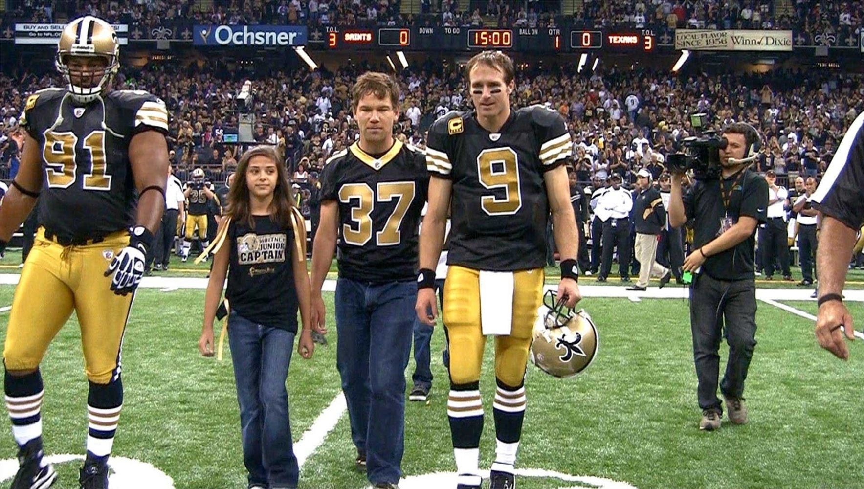 Safety Steve Gleason of the New Orleans Saints moves to defend