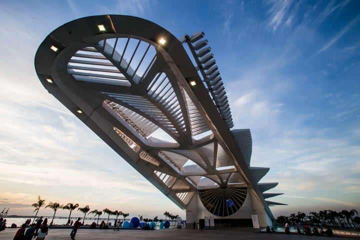 The recently opened Museum of Tomorrow, located next to the waterfront at Pier Maua in the new Porto Maravilha area, was designed by Spanish neofuturistic architect Santiago Calatrava.