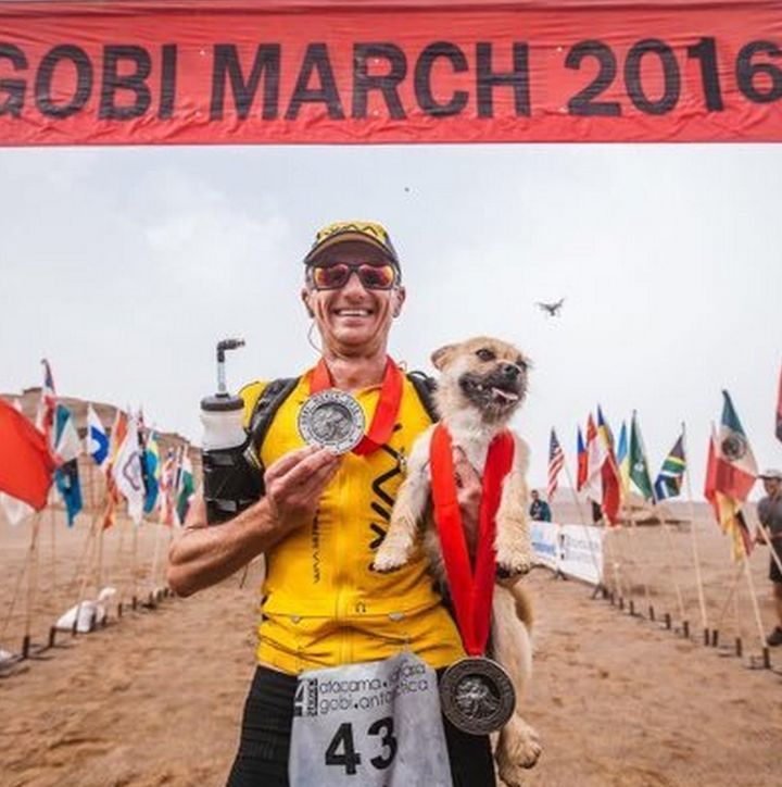 Dion Leonard and Gobi at the finish line of the Gobi March in China