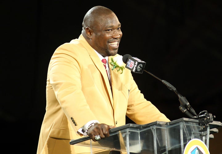 Warren Sapp smiling, pre-shark attack. 