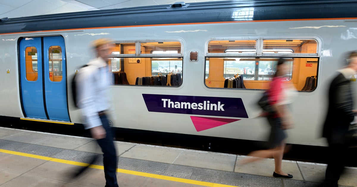 Thameslink Train Driver Forgets To Stop At Elephant & Castle, Offers ...