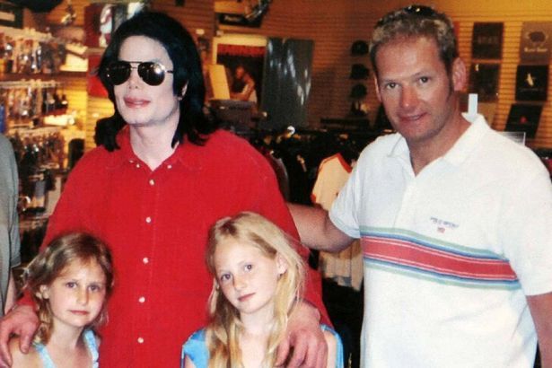 Harriet Lester (Left), Seen Here With Jackson, Her Sister Olivia And Father Mark Lester, Was Jackson's God Daughter.