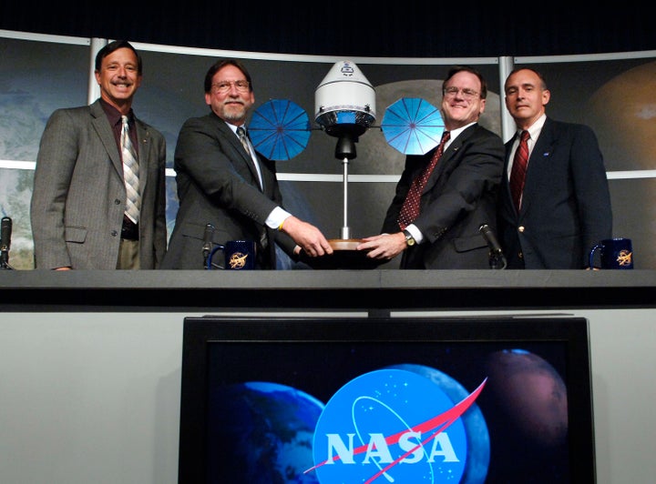 <i>NASA officials unveil a model of Orion after announcing Lockheed Martin had been chosen as the spacecraft’s prime co