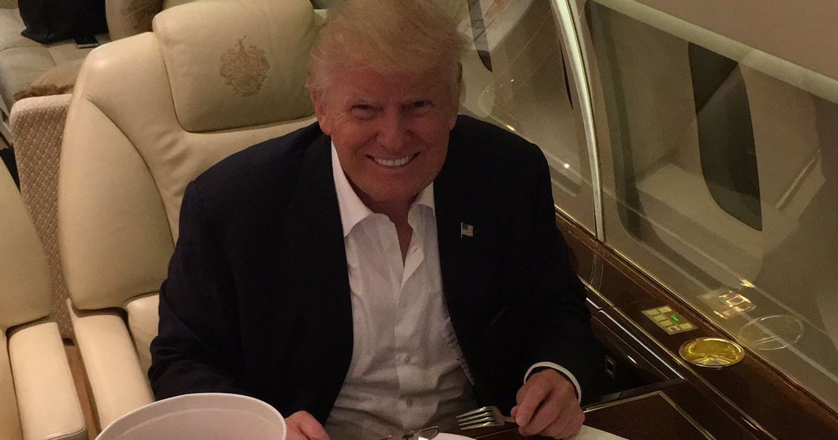 Donald Trump's Kfc Dinner Photo Is A Total Travesty 