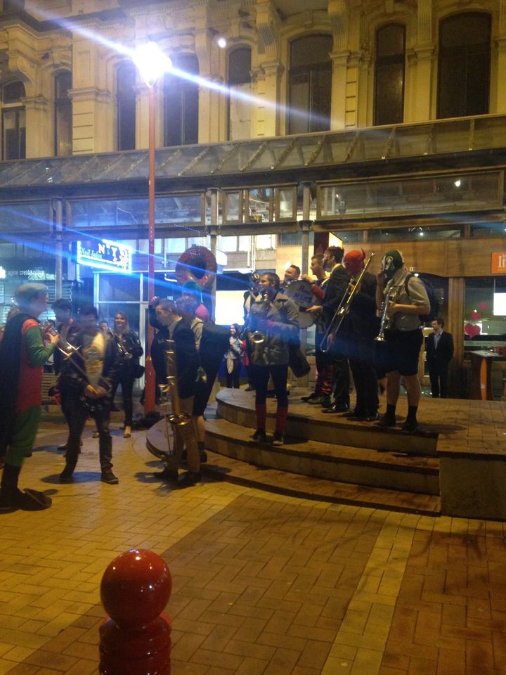 Live performers in Downtown Wellington