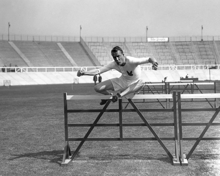 <strong>Hurdles or fencing? Canada's Frank Savage during the heats of the 110 metre hurdles during the 1908 London games<em></em></strong>