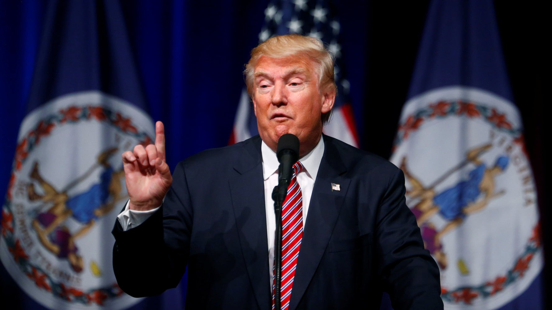 Finally There S Proof That Donald Trump Has Small Hands Huffpost Null Finally There S Proof That Donald Trump Has Small Hands Huffpost Null