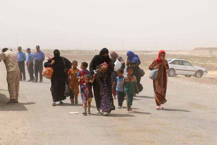 Iraqi families displaced from the areas of Hawija and Hamrin in northern Iraq, due to the advance of the Islamic State, arrive in the Kirkuk governorate on August 31, 2015.