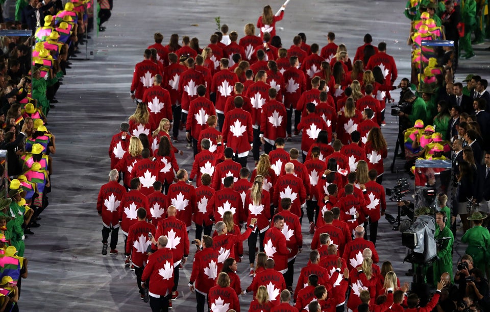 The Best Outfits And The Biggest Stars At The 16 Olympic Opening Ceremony Huffpost Life